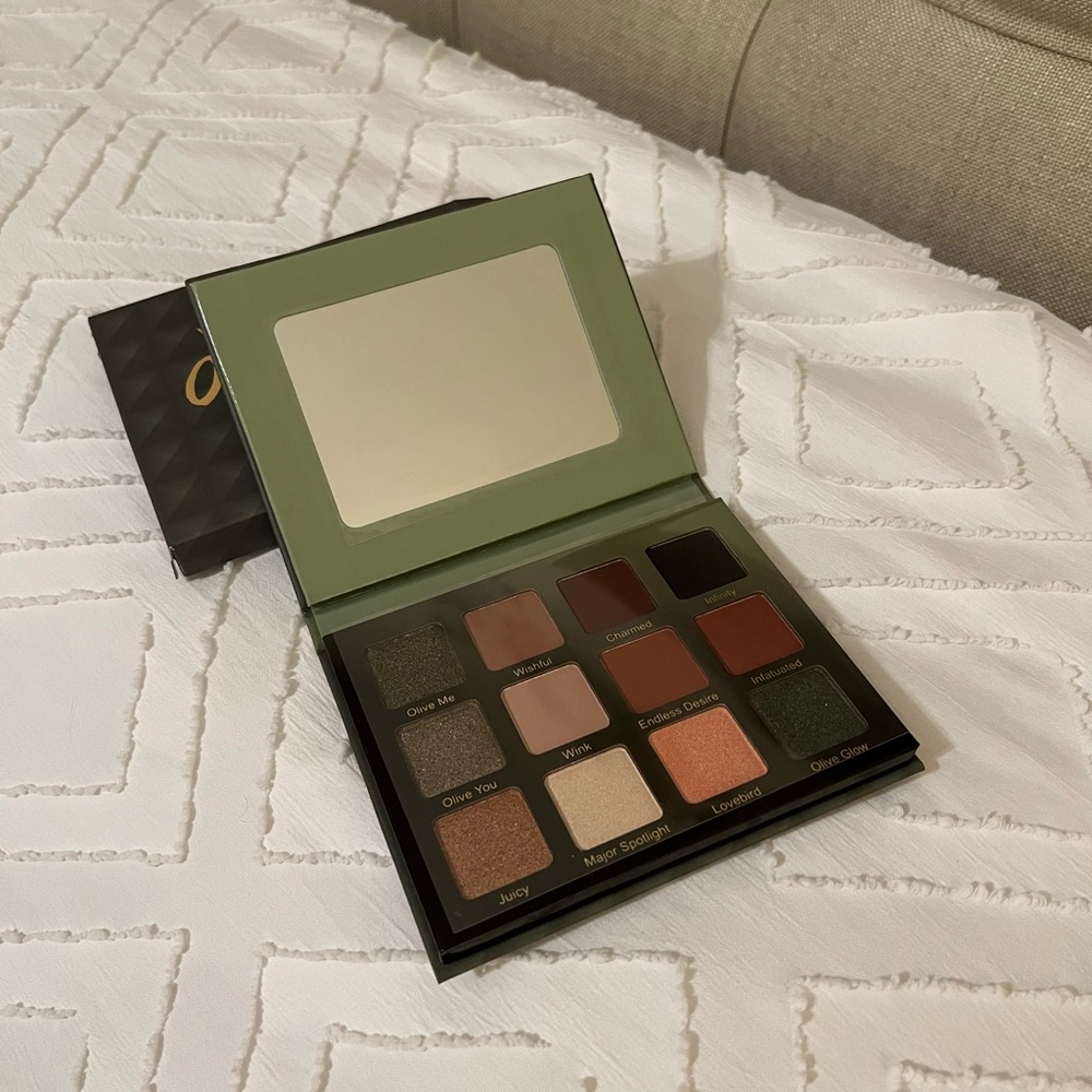 Violet Voss, Olive you Forever